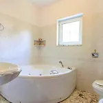Apartment - Sleeps 6 - Jacuzzi - Seaside - Parking Appartamento Duće