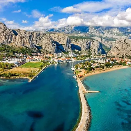 Apartment - Sleeps 6 - Jacuzzi - Seaside - Parking Apartment *