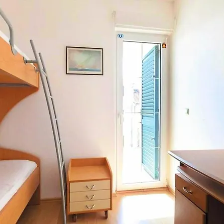 Apartment Apartment - Sleeps 6 - Jacuzzi - Seaside - Parking *