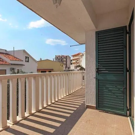 Apartment - Sleeps 6 - Jacuzzi - Seaside - Parking Apartment *
