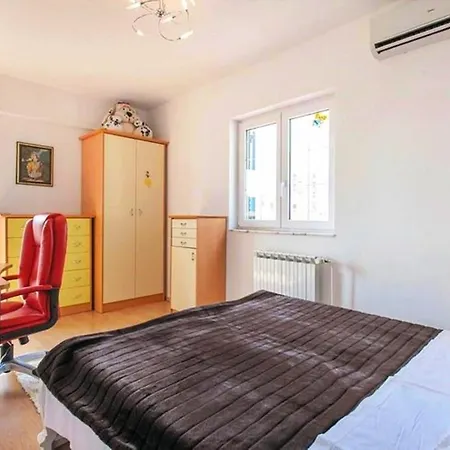 Apartment - Sleeps 6 - Jacuzzi - Seaside - Parking Duće